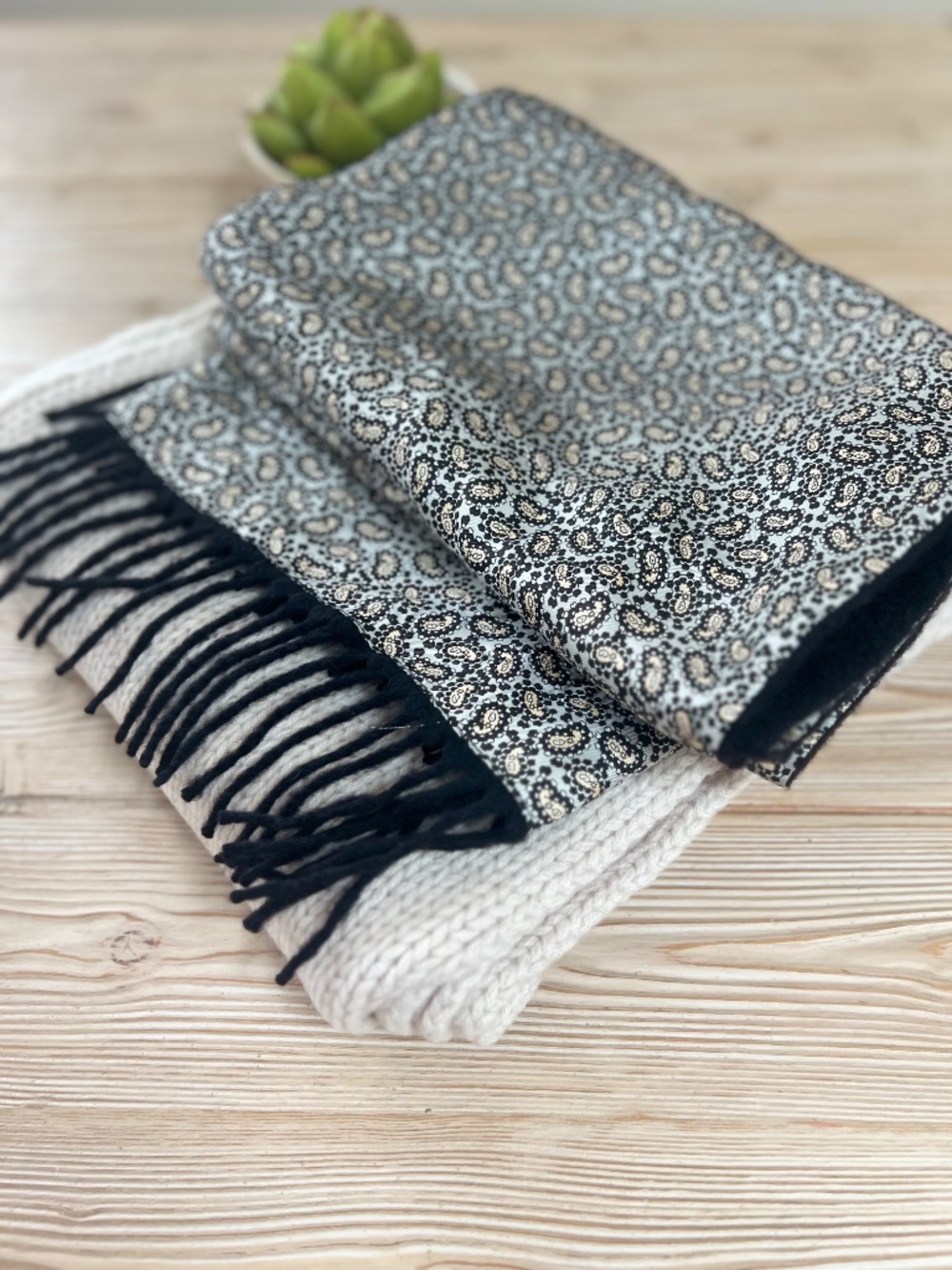 Amicale Reversible Silk & Cashmere Scarf Black Paisley Fringe 11 x 60 - Picture 5 of 6